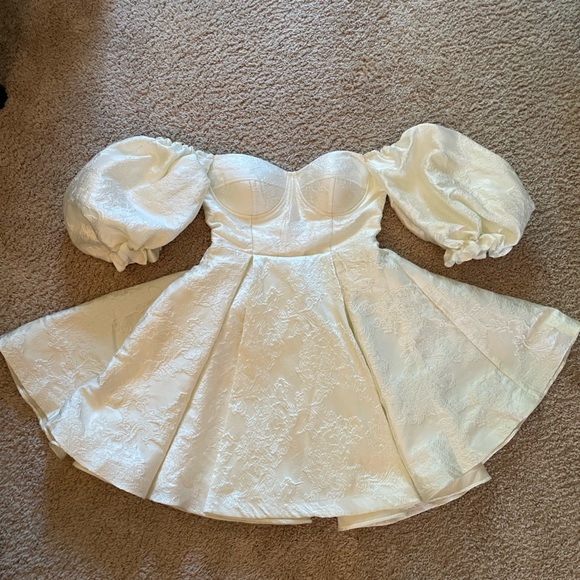 Ava Gowns Victoria Gown Mini - Ivory - Picture 4 of 7